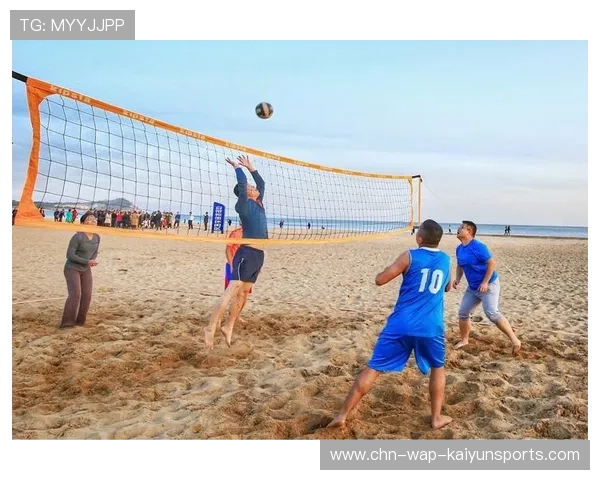 海滩排球明星挑战赛，海浪中的激情角逐，海滩打排球